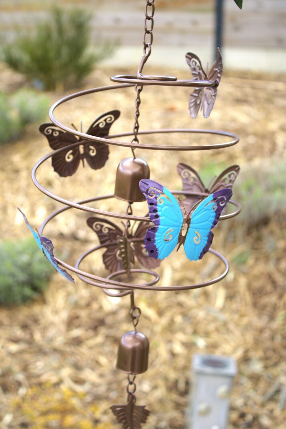 Carillon éolien décor papillon bleu, en métal