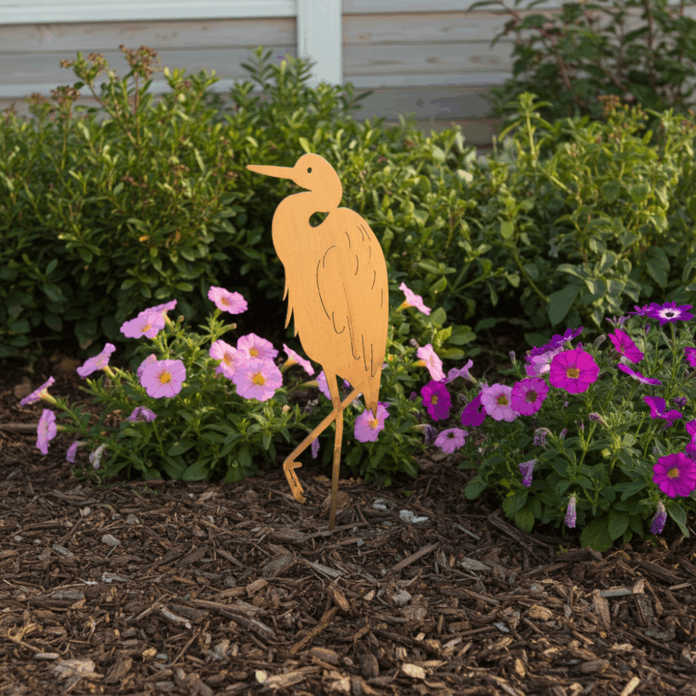 Décoration de jardin héron en optique rouille sur tige, dimensions 24 cm x 0,5 cm x 75 cm à l'extérieur
