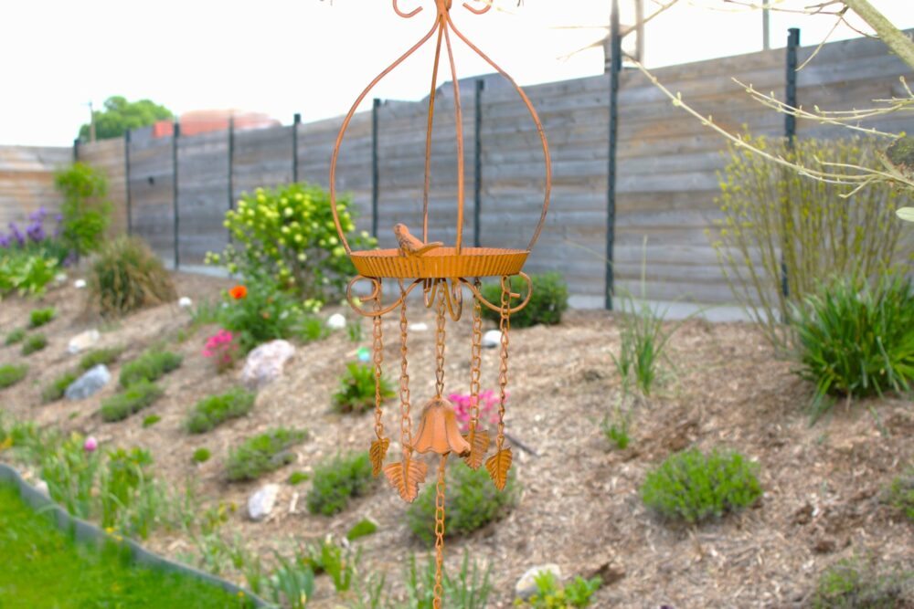 Décoration de jardin en métal couleur rouille avec mangeoire intégrée
